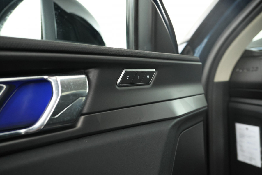 Lynk & Co 01 1.5 Black pakket, Navigatie, Apple carplay.