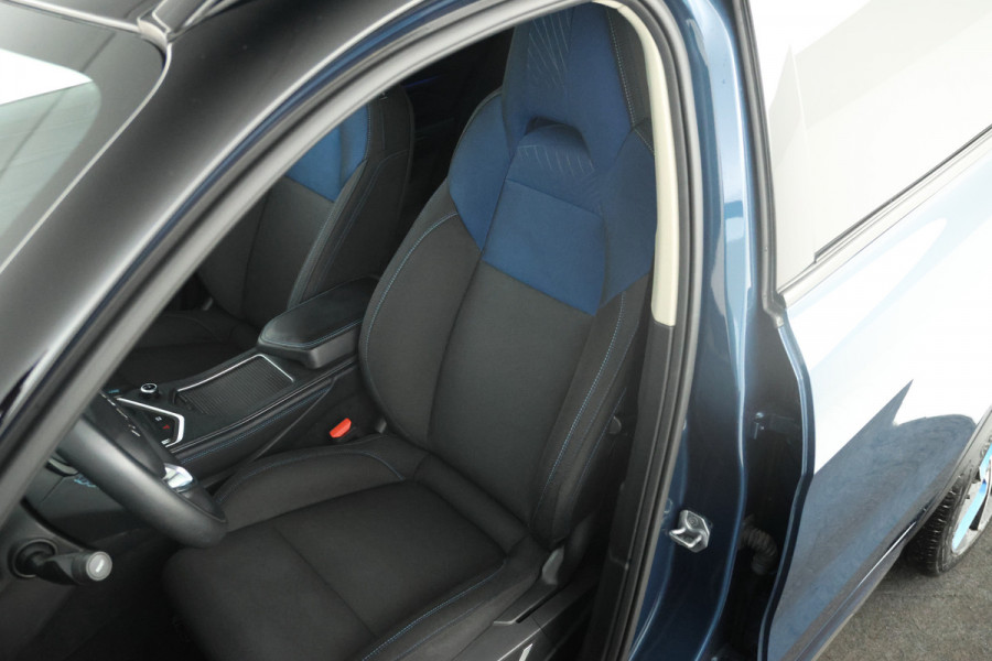 Lynk & Co 01 1.5 Black pakket, Navigatie, Apple carplay.