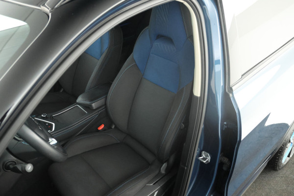 Lynk & Co 01 1.5 Black pakket, Navigatie, Apple carplay.