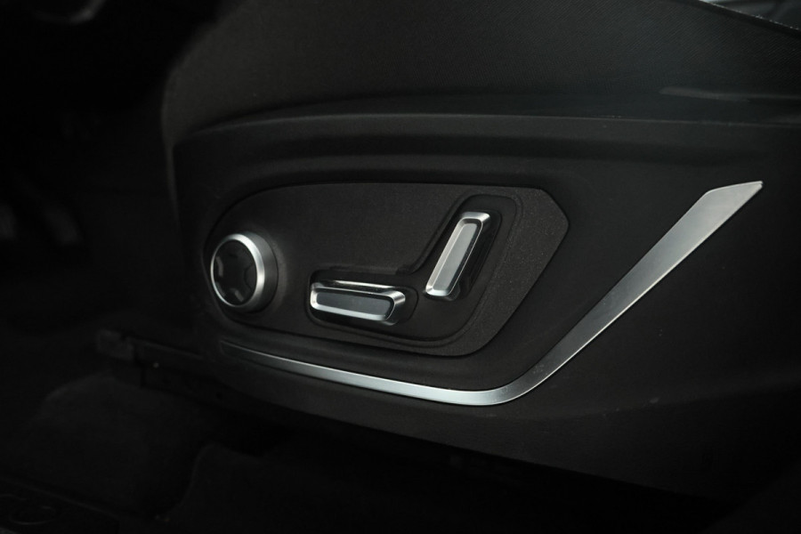 Lynk & Co 01 1.5 Black pakket, Navigatie, Apple carplay.