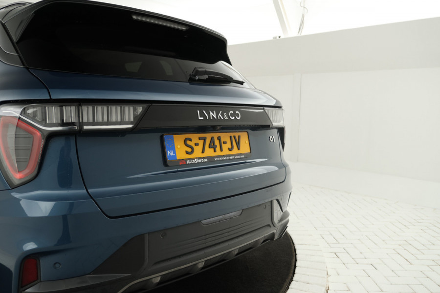 Lynk & Co 01 1.5 Black pakket, Navigatie, Apple carplay.