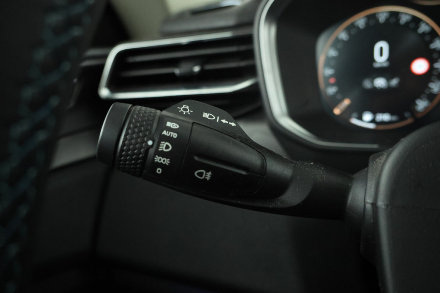 Lynk & Co 01 1.5 Black pakket, Navigatie, Apple carplay.