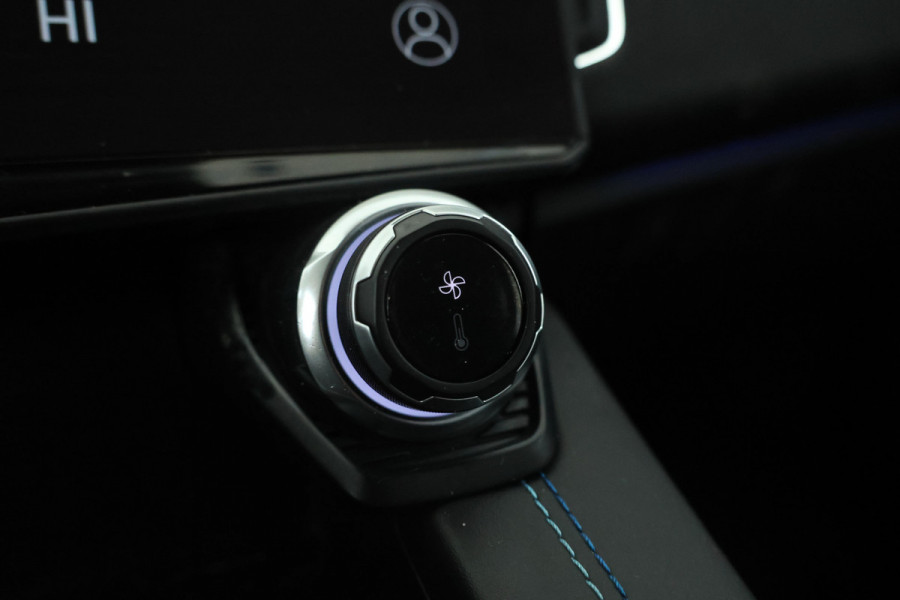 Lynk & Co 01 1.5 Black pakket, Navigatie, Apple carplay.