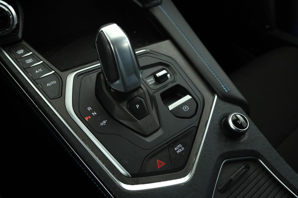 Lynk & Co 01 1.5 Black pakket, Navigatie, Apple carplay.