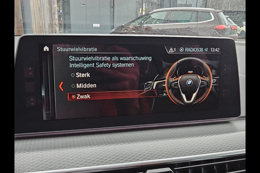 BMW 5 Serie 530e iPerformance High Executive | Automaat | M Sport | LED | Stoelverwarming | Park Assist | Driving Assist | Leder | M Aerodynamics |