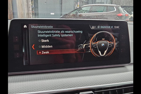 BMW 5 Serie 530e iPerformance High Executive | Automaat | M Sport | LED | Stoelverwarming | Park Assist | Driving Assist | Leder | M Aerodynamics |