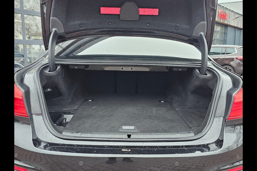 BMW 5 Serie 530e iPerformance High Executive | Automaat | M Sport | LED | Stoelverwarming | Park Assist | Driving Assist | Leder | M Aerodynamics |