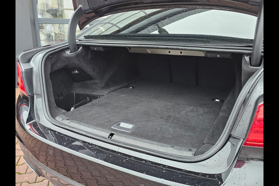 BMW 5 Serie 530e iPerformance High Executive | Automaat | M Sport | LED | Stoelverwarming | Park Assist | Driving Assist | Leder | M Aerodynamics |