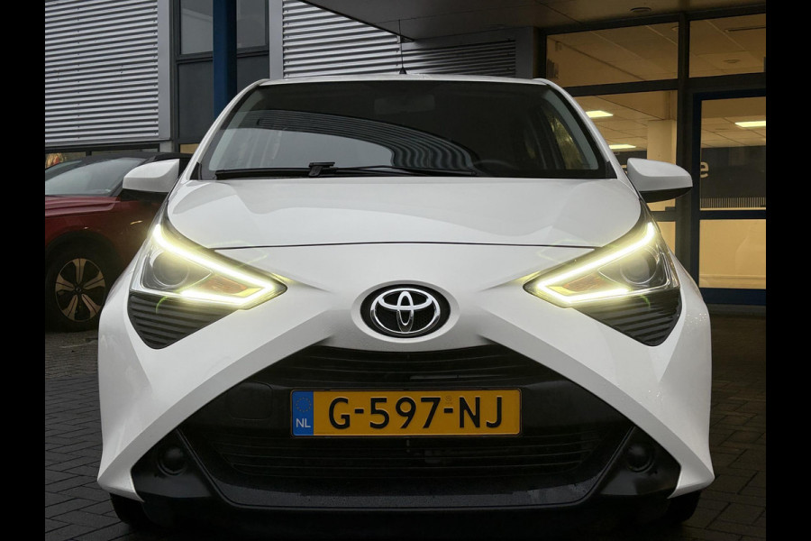 Toyota Aygo 1.0 VVT-i x-play | Carplay | Achteruitrijcamera | Airco | Automaat