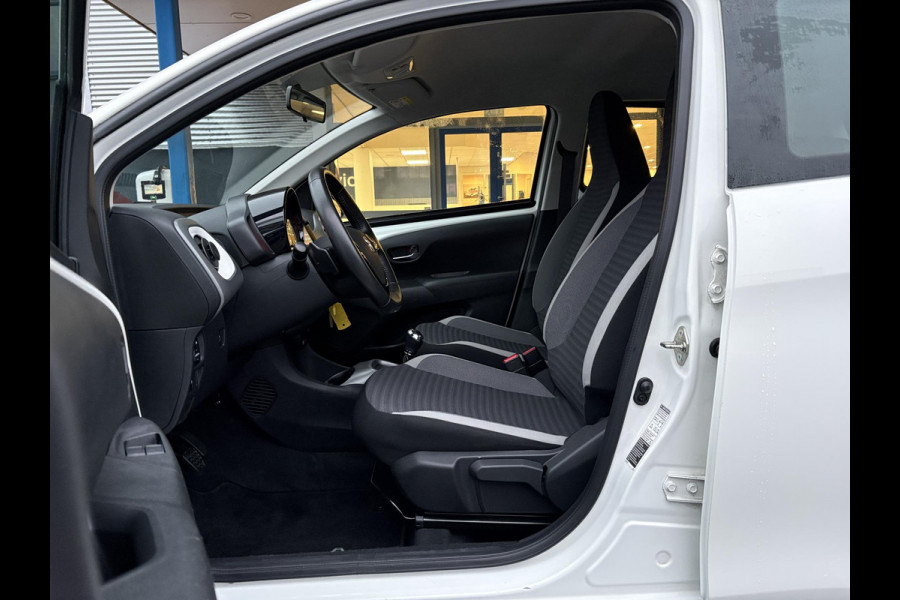 Toyota Aygo 1.0 VVT-i x-play | Carplay | Achteruitrijcamera | Airco | Automaat