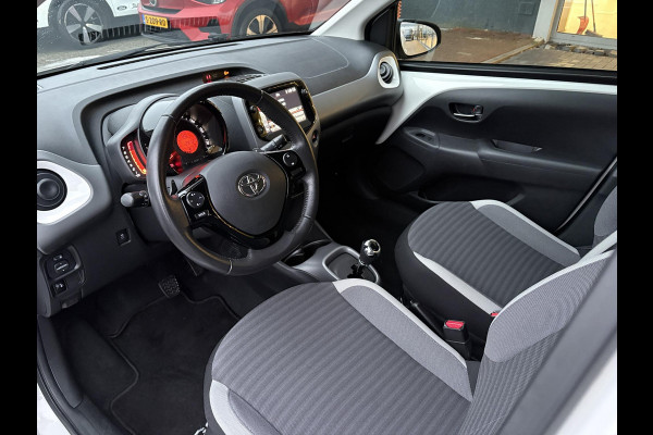 Toyota Aygo 1.0 VVT-i x-play | Carplay | Achteruitrijcamera | Airco | Automaat