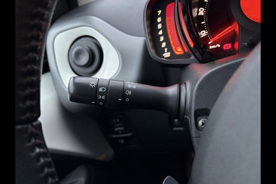 Toyota Aygo 1.0 VVT-i x-play | Carplay | Achteruitrijcamera | Airco | Automaat