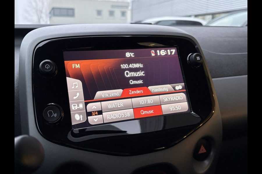 Toyota Aygo 1.0 VVT-i x-play | Carplay | Achteruitrijcamera | Airco | Automaat