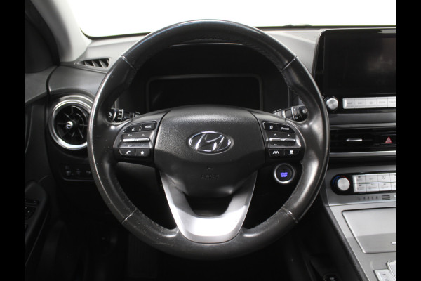 Hyundai Kona EV Comfort 64 kWh CAMERA | NAVI | CARPLAY | LMV17 | LED | PDC | CLIMATE | DAB | ADAPCRUISE