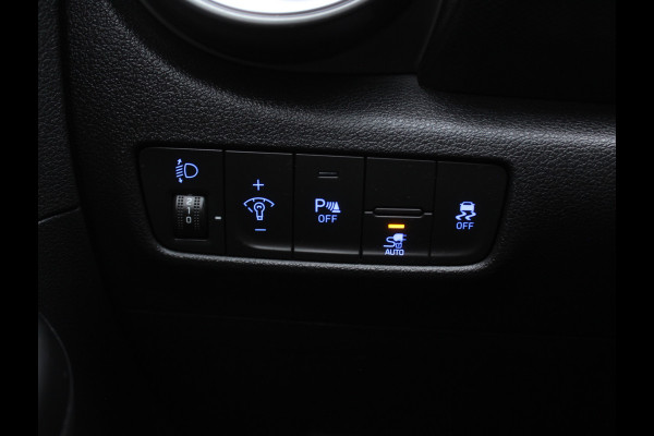 Hyundai Kona EV Comfort 64 kWh CAMERA | NAVI | CARPLAY | LMV17 | LED | PDC | CLIMATE | DAB | ADAPCRUISE