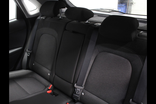 Hyundai Kona EV Comfort 64 kWh CAMERA | NAVI | CARPLAY | LMV17 | LED | PDC | CLIMATE | DAB | ADAPCRUISE