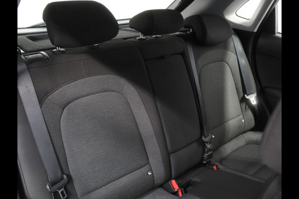 Hyundai Kona EV Comfort 64 kWh CAMERA | NAVI | CARPLAY | LMV17 | LED | PDC | CLIMATE | DAB | ADAPCRUISE