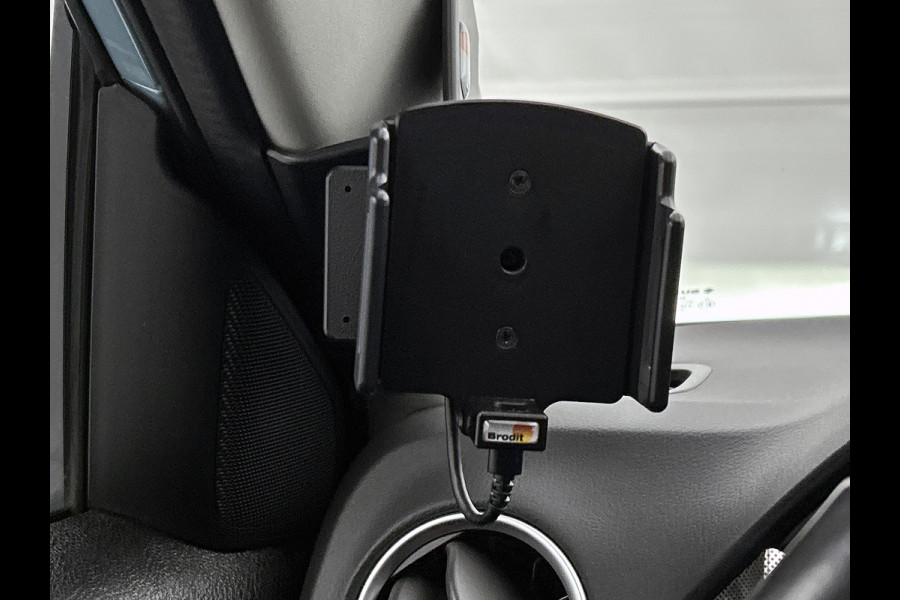 Suzuki Vitara 1.4 130PK Smart Hybrid / Panoramadak / Trekhaak / 1/2 Leder / Airco-ecc. / Pdc.V+A / Radio multimedia /