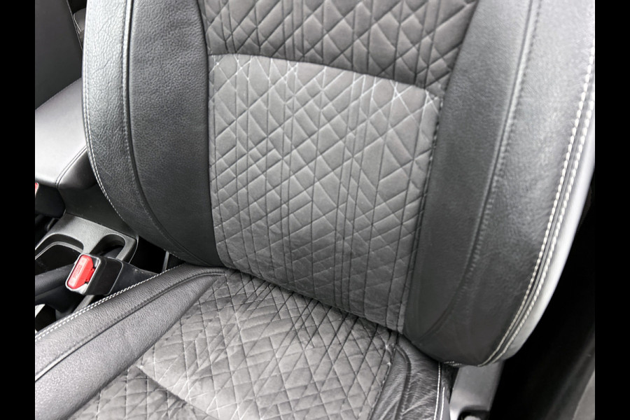 Suzuki Vitara 1.4 130PK Smart Hybrid / Panoramadak / Trekhaak / 1/2 Leder / Airco-ecc. / Pdc.V+A / Radio multimedia /