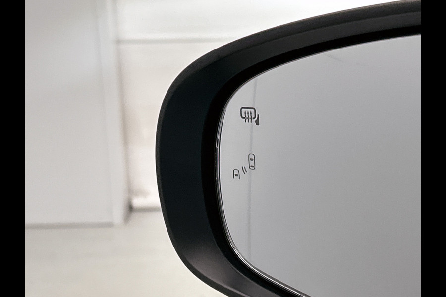 Suzuki Vitara 1.4 130PK Smart Hybrid / Panoramadak / Trekhaak / 1/2 Leder / Airco-ecc. / Pdc.V+A / Radio multimedia /