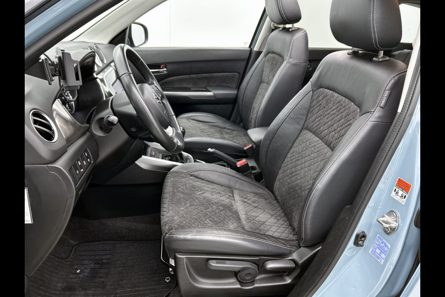 Suzuki Vitara 1.4 130PK Smart Hybrid / Panoramadak / Trekhaak / 1/2 Leder / Airco-ecc. / Pdc.V+A / Radio multimedia /