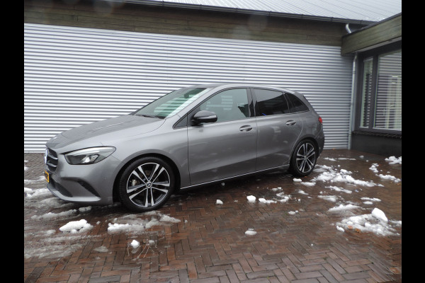 Mercedes-Benz B-Klasse 180 Launch Edition Premium Plus TREKHAAK