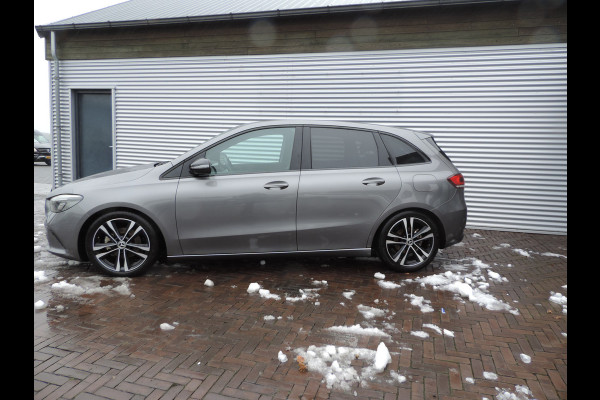 Mercedes-Benz B-Klasse 180 Launch Edition Premium Plus TREKHAAK