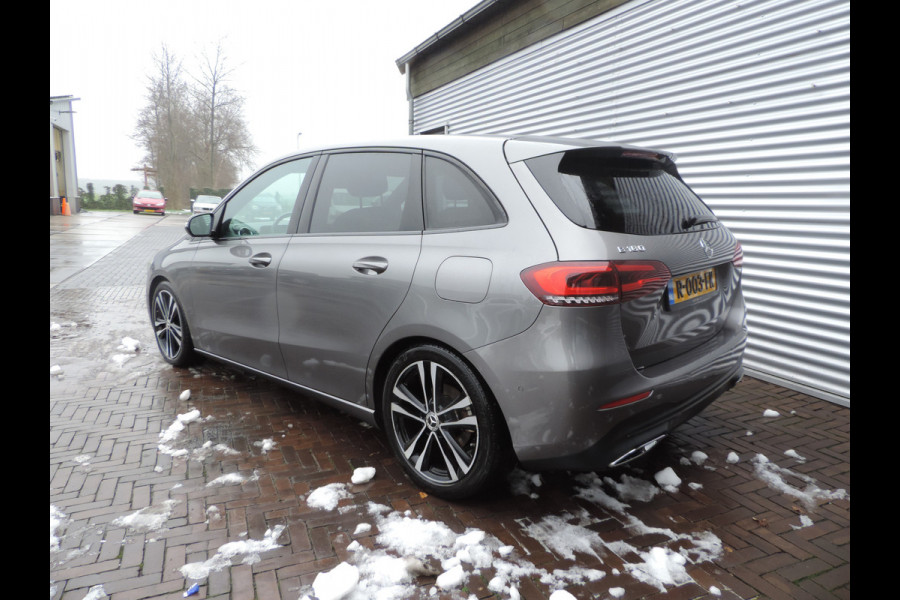 Mercedes-Benz B-Klasse 180 Launch Edition Premium Plus TREKHAAK