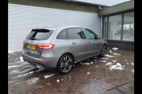 Mercedes-Benz B-Klasse 180 Launch Edition Premium Plus TREKHAAK