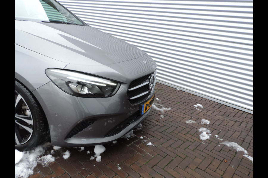 Mercedes-Benz B-Klasse 180 Launch Edition Premium Plus TREKHAAK