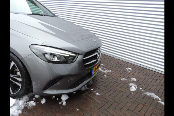 Mercedes-Benz B-Klasse 180 Launch Edition Premium Plus TREKHAAK