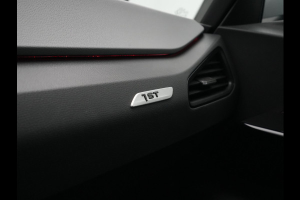 Volkswagen ID.3 First Plus 58 kWh Navigatie Carplay stoel/stuurverwarming Camera Demo TH