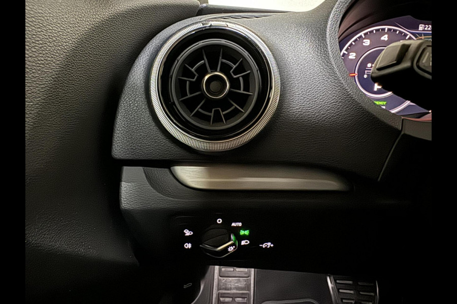 Audi A3 Sportback 35 TFSI 3x S-Line Black Edition Pano NAP