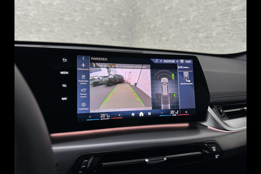 BMW X1 18i M-Sport | Panorama | Sportstoelen | Keyless-Entry | Sfeerverlichting | Achteruitrij-Camera | Carplay | Full-LED | Black-Optic | Getint Glas | Stoelverwarming | Draadloos Laden |