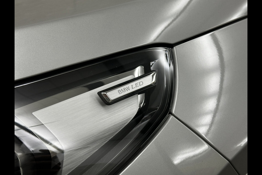 BMW X1 18i M-Sport | Panorama | Sportstoelen | Keyless-Entry | Sfeerverlichting | Achteruitrij-Camera | Carplay | Full-LED | Black-Optic | Getint Glas | Stoelverwarming | Draadloos Laden |