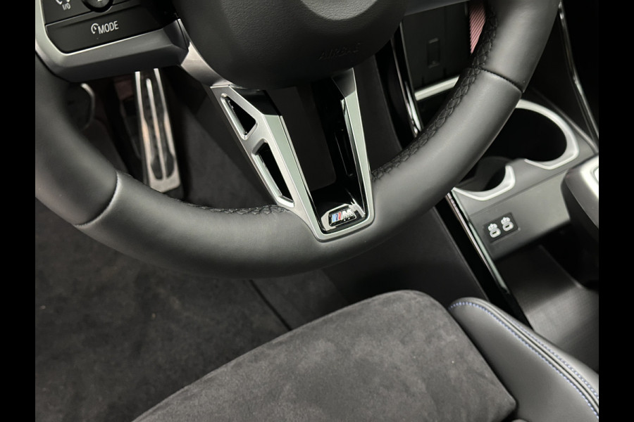 BMW X1 18i M-Sport | Panorama | Sportstoelen | Keyless-Entry | Sfeerverlichting | Achteruitrij-Camera | Carplay | Full-LED | Black-Optic | Getint Glas | Stoelverwarming | Draadloos Laden |