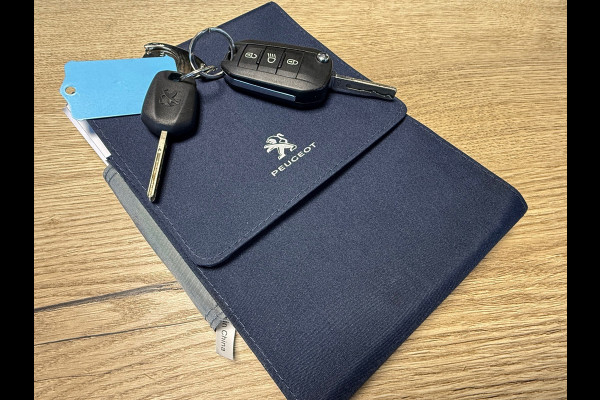 Peugeot 208 1.2 PureTech Blue Lion / APK