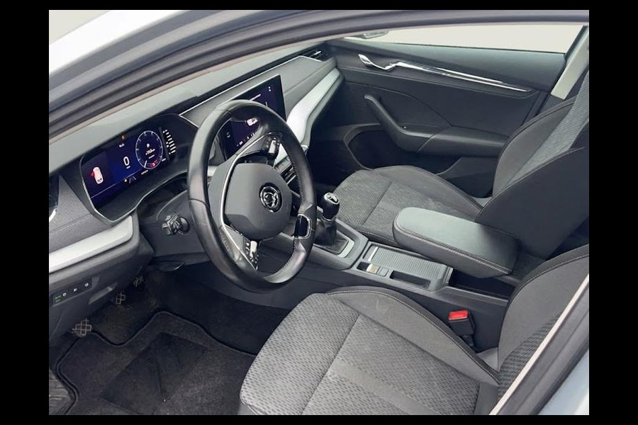 Škoda Octavia Combi 1.0 TSI Style 110pk | Navigatie | Parkeersensoren voor en achter | Apple Carplay -/ Andriod auto |  Verwambare voorstoelen