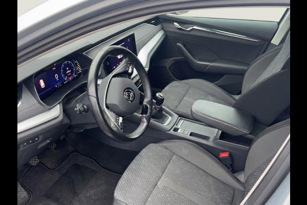 Škoda Octavia Combi 1.0 TSI Style 110pk | Navigatie | Parkeersensoren voor en achter | Apple Carplay -/ Andriod auto |  Verwambare voorstoelen