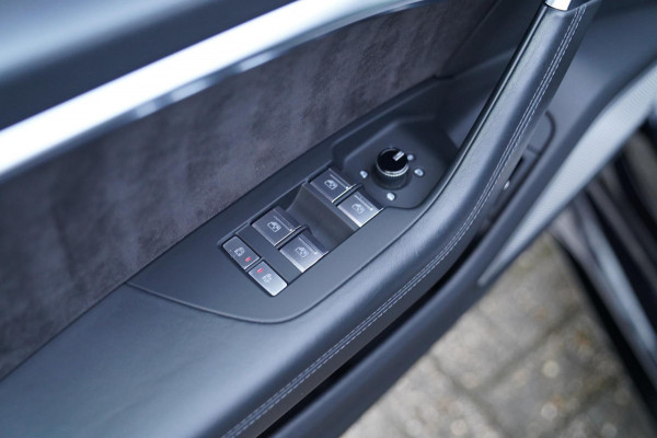 Audi RS6 Avant RS6 TFSI Quattro | B&O Advanced | Dynamic PLUS pakket | Keramisch | 360cam | HuD | Competition Velgen | Nightvision