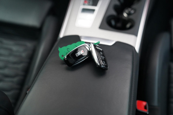 Audi RS6 Avant RS6 TFSI Quattro | B&O Advanced | Dynamic PLUS pakket | Keramisch | 360cam | HuD | Competition Velgen | Nightvision