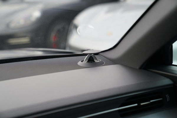 Audi RS6 Avant RS6 TFSI Quattro | B&O Advanced | Dynamic PLUS pakket | Keramisch | 360cam | HuD | Competition Velgen | Nightvision