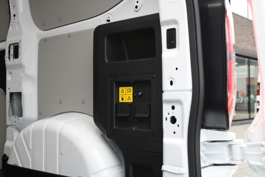 Ford E-Transit Cust. 320 L1H1 Limited 65 kWh 218pk - Trekhaak - Pro Power - Stoelverwarming - Carplay/Android - Camera - Rijklaar