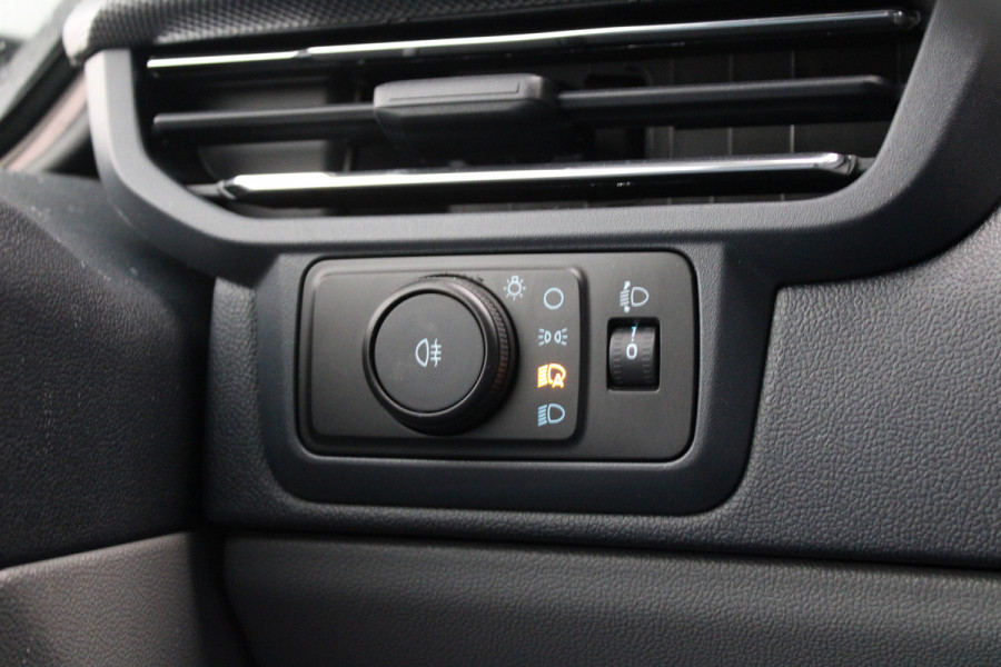 Ford E-Transit Cust. 320 L1H1 Limited 65 kWh 218pk - Trekhaak - Pro Power - Stoelverwarming - Carplay/Android - Camera - Rijklaar