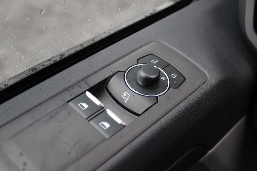 Ford E-Transit Cust. 320 L1H1 Limited 65 kWh 218pk - Trekhaak - Pro Power - Stoelverwarming - Carplay/Android - Camera - Rijklaar