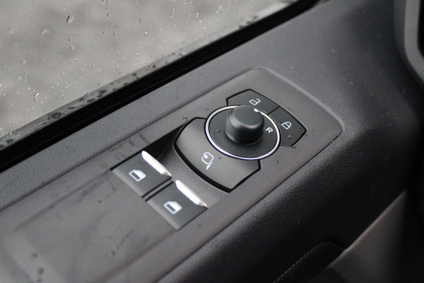 Ford E-Transit Cust. 320 L1H1 Limited 65 kWh 218pk - Trekhaak - Pro Power - Stoelverwarming - Carplay/Android - Camera - Rijklaar