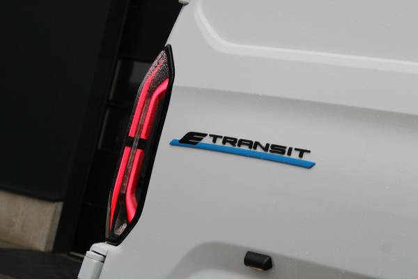 Ford E-Transit Cust. 320 L1H1 Limited 65 kWh 218pk - Trekhaak - Pro Power - Stoelverwarming - Carplay/Android - Camera - Rijklaar