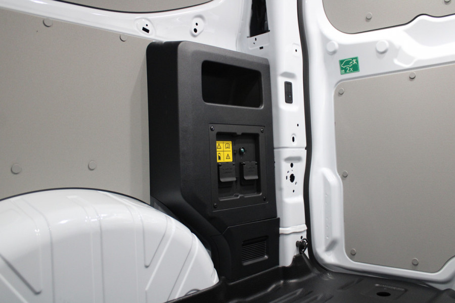 Ford E-Transit Cust. 320 L1H1 Limited 65 kWh 218pk - Trekhaak - Pro Power - Stoelverwarming - Carplay/Android - Camera - Rijklaar