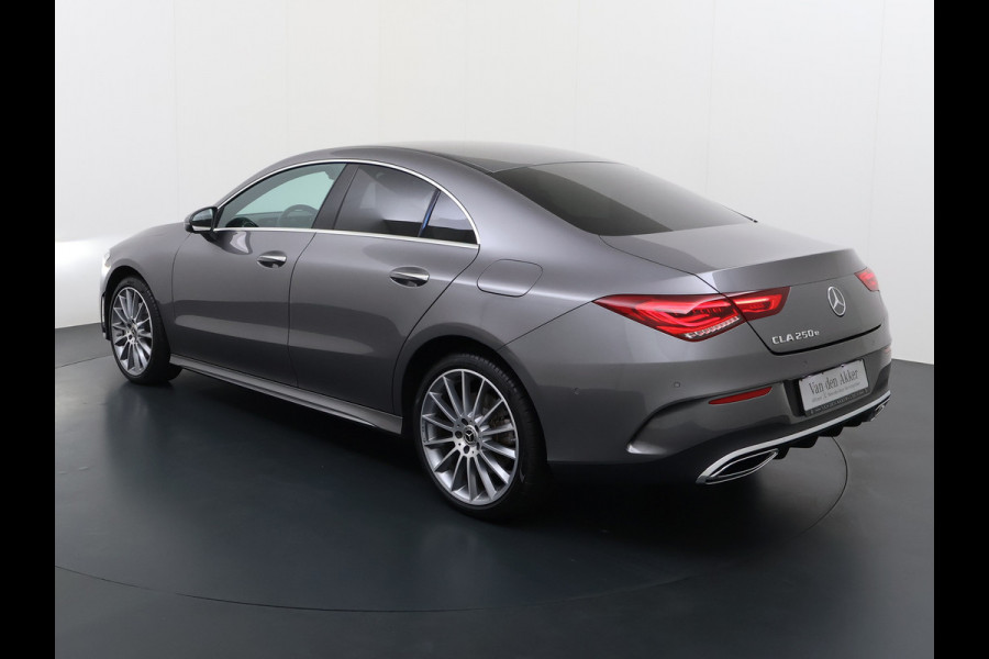 Mercedes-Benz CLA-Klasse 250e AMG // Keyless Entry // Sfeerverlichting // Camera // 19" AMG Velgen // Apple Carplay // Android Auto // Privacy Glas