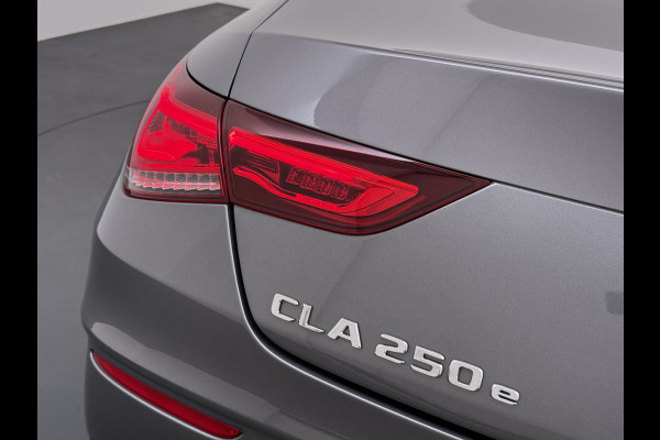 Mercedes-Benz CLA-Klasse 250e AMG // Keyless Entry // Sfeerverlichting // Camera // 19" AMG Velgen // Apple Carplay // Android Auto // Privacy Glas